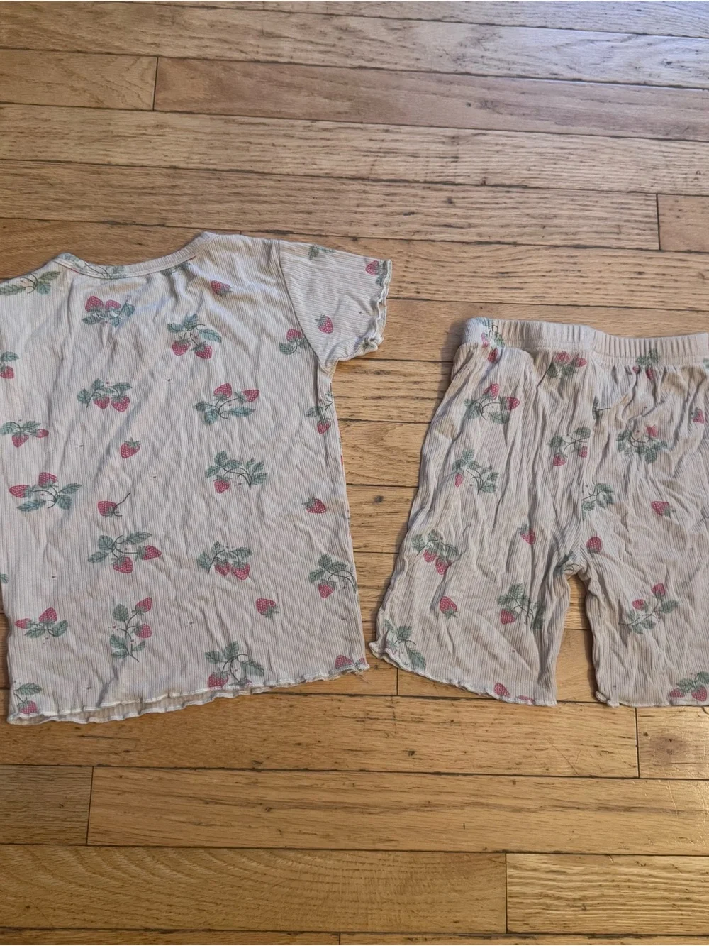 Strawberry Pajama Set Short Sleeve/Shorts 6 Girl Viscose